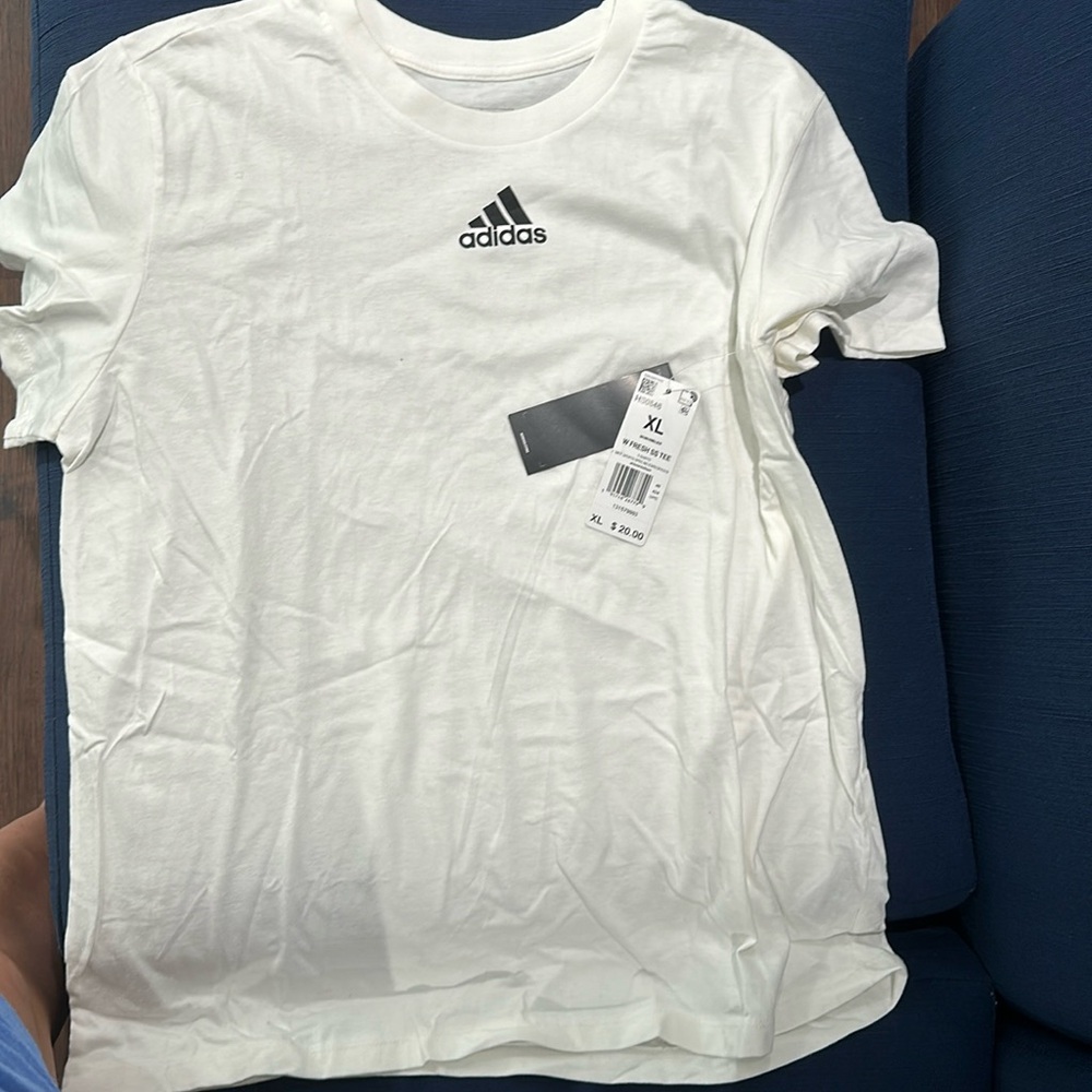 Adidas Brand New T shirt  xl